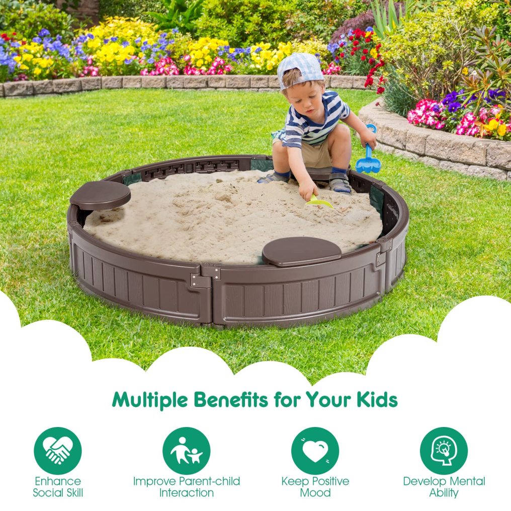 HONEY JOY Sandbox with Cover, Round Sand Pit Play Station for Backyard, 3 Built-in Seating & Bottom Drainage Liner